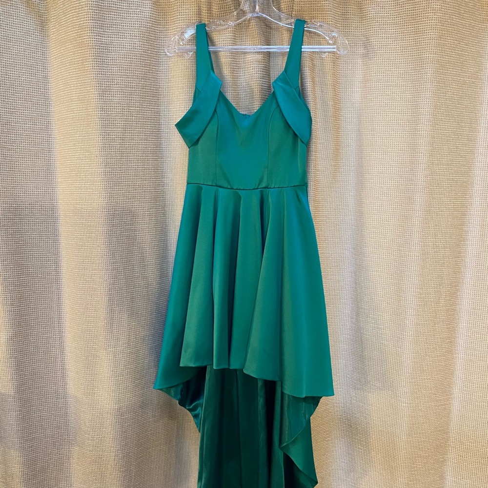 High-low emerald green dress for special occasion